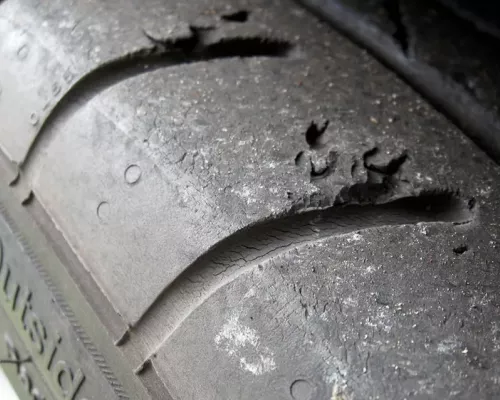 Casi el 40 por ciento de los conductores circula con profundidad ilegal en los neumáticos de su vehículo