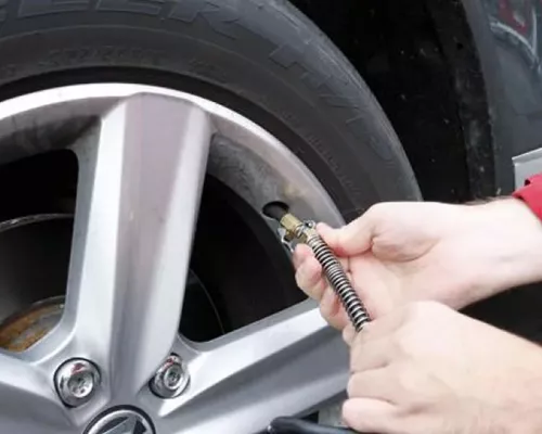 Presión de los neumáticos: ventajas e inconvenientes de llevarla alta