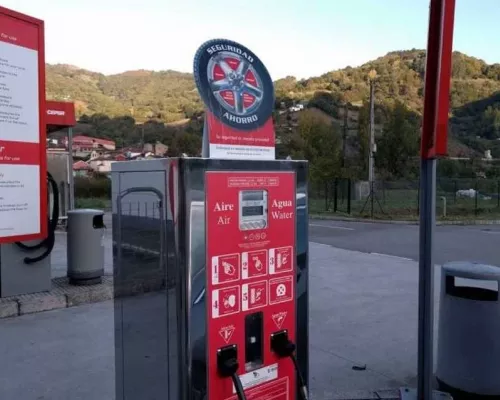 Pagar por inflar los neumáticos: la última y deleznable moda de las estaciones de servicio