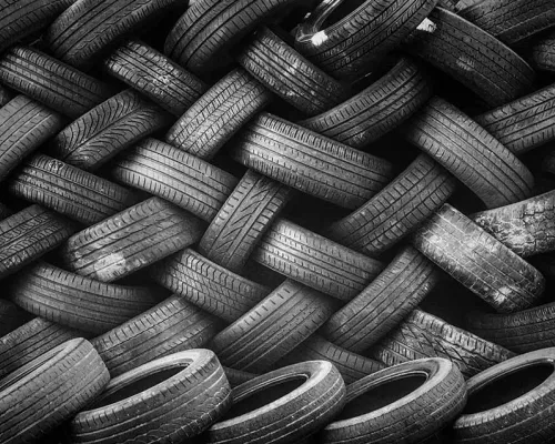 Hacer carreteras con neumáticos reciclados